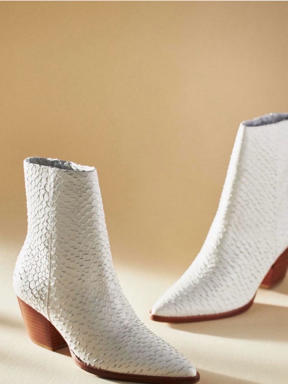 Matisse White snake embossed leather Pointed-Toe Ankle Boots size 10